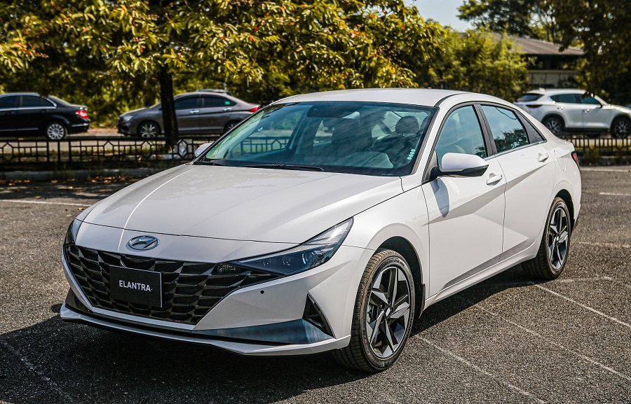 Hyundai elantra mẫu sedan hạng C 