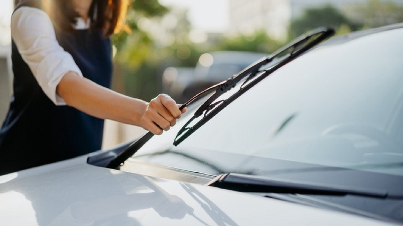 Khi n&agrave;o cần thay cần gạt nước &ocirc; t&ocirc; 