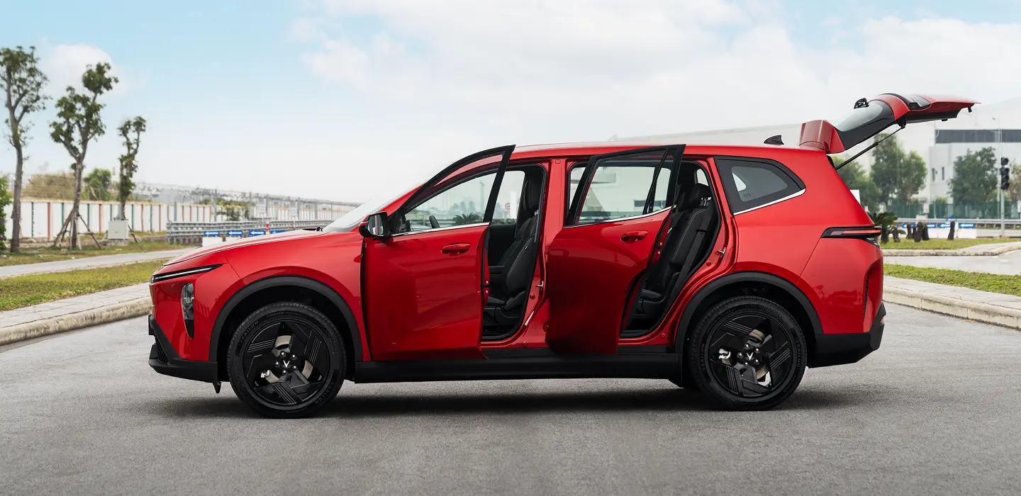 VF MPV 7 mẫu xe gia đ&igrave;nh rộng r&atilde;i 