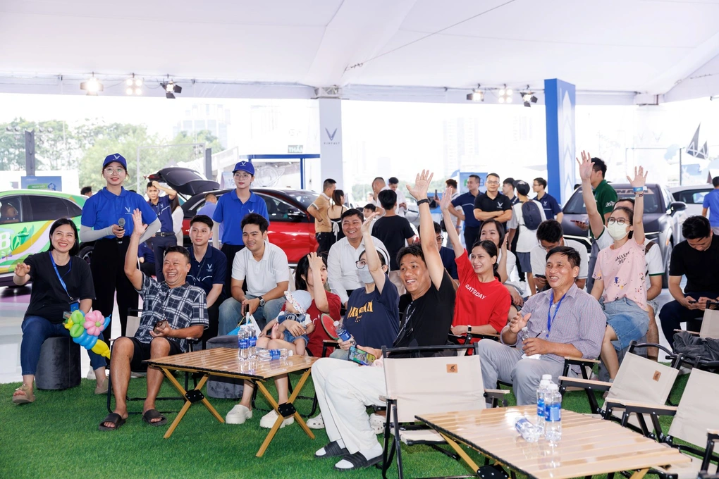 Ng&agrave;y hội thu xăng đổi điện diễn ra khắp miền Bắc