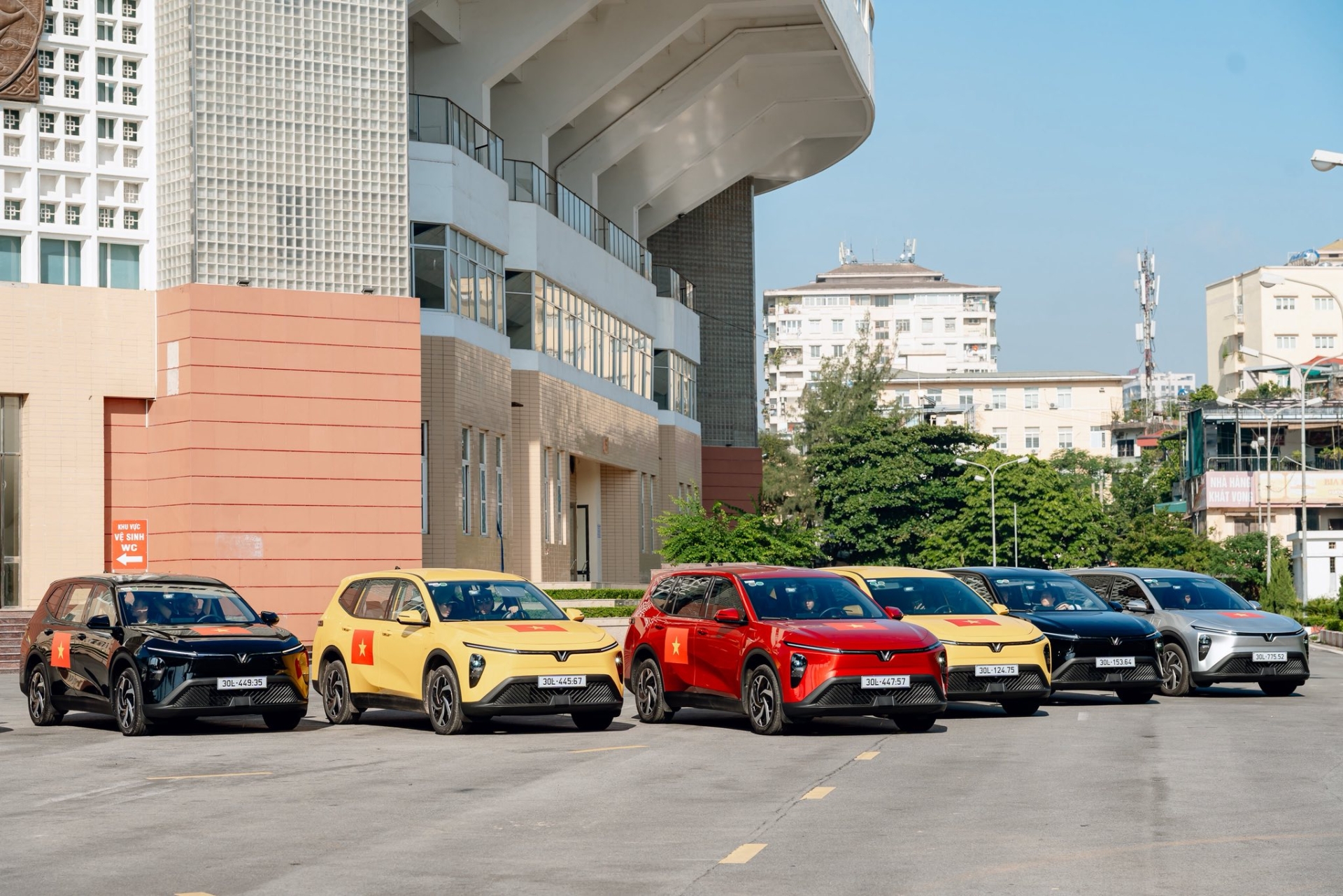 Ngoại thất với 4 m&agrave;u cơ bản đa dạng lựa chọn 