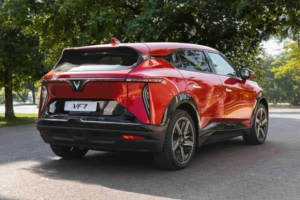 Nóc capo vuốt dần về phía sau