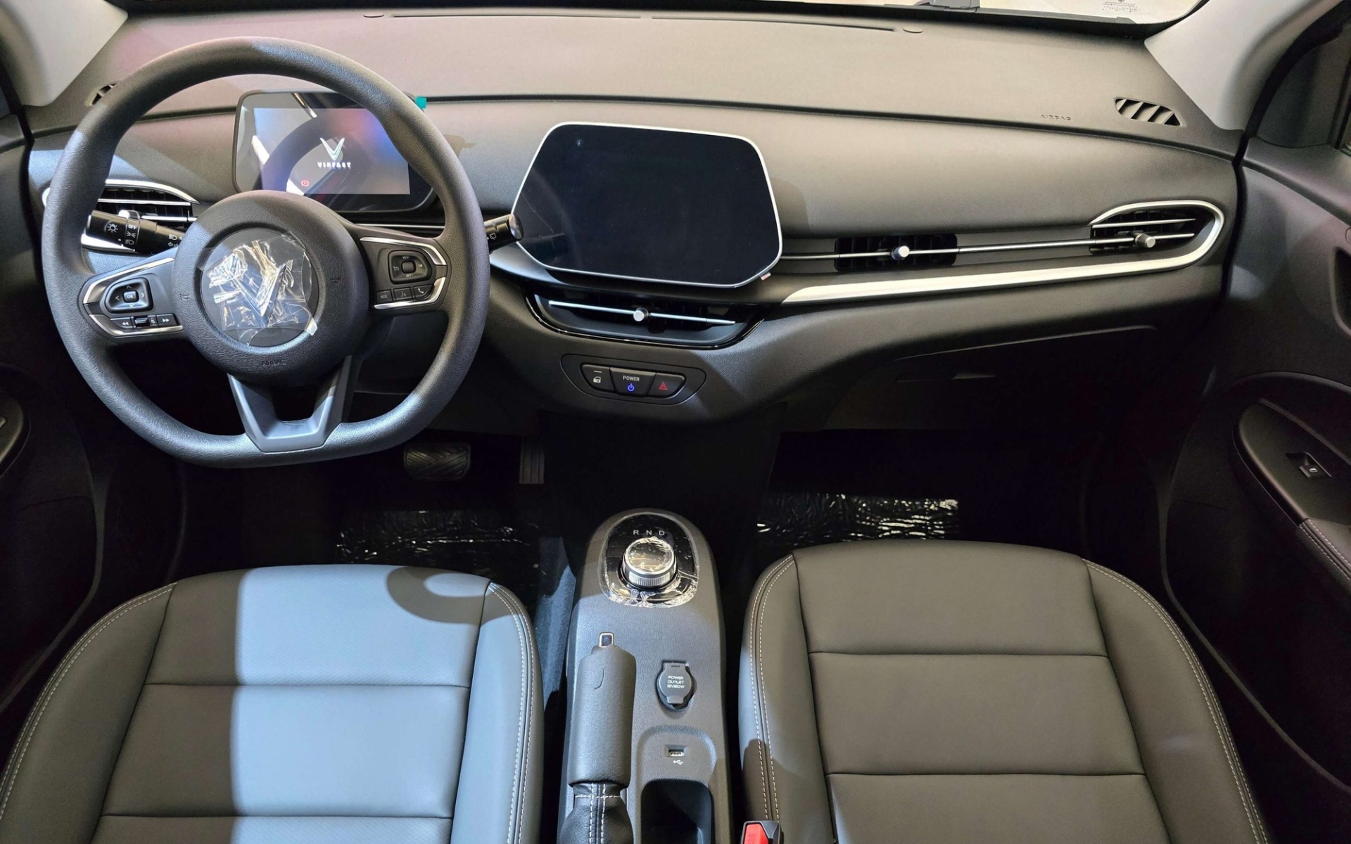 Nội thất VinFast Herio với 2 m&agrave;n h&igrave;nh 