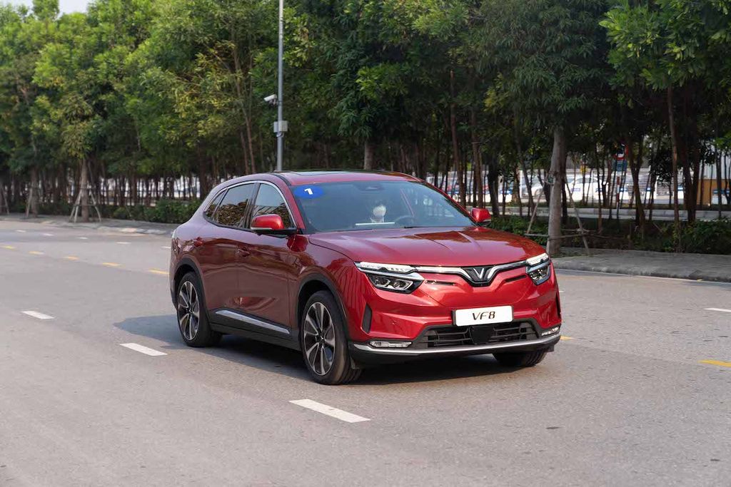 Quy trình khởi động VinFast VF 8 khi pin chìa khóa yếu