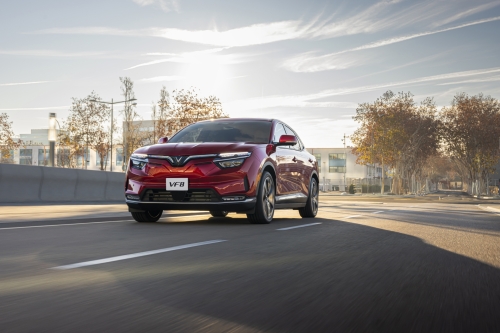 Cách Kết Nối Điện Thoại Với Xe VinFast VF 8 Từ A-Z